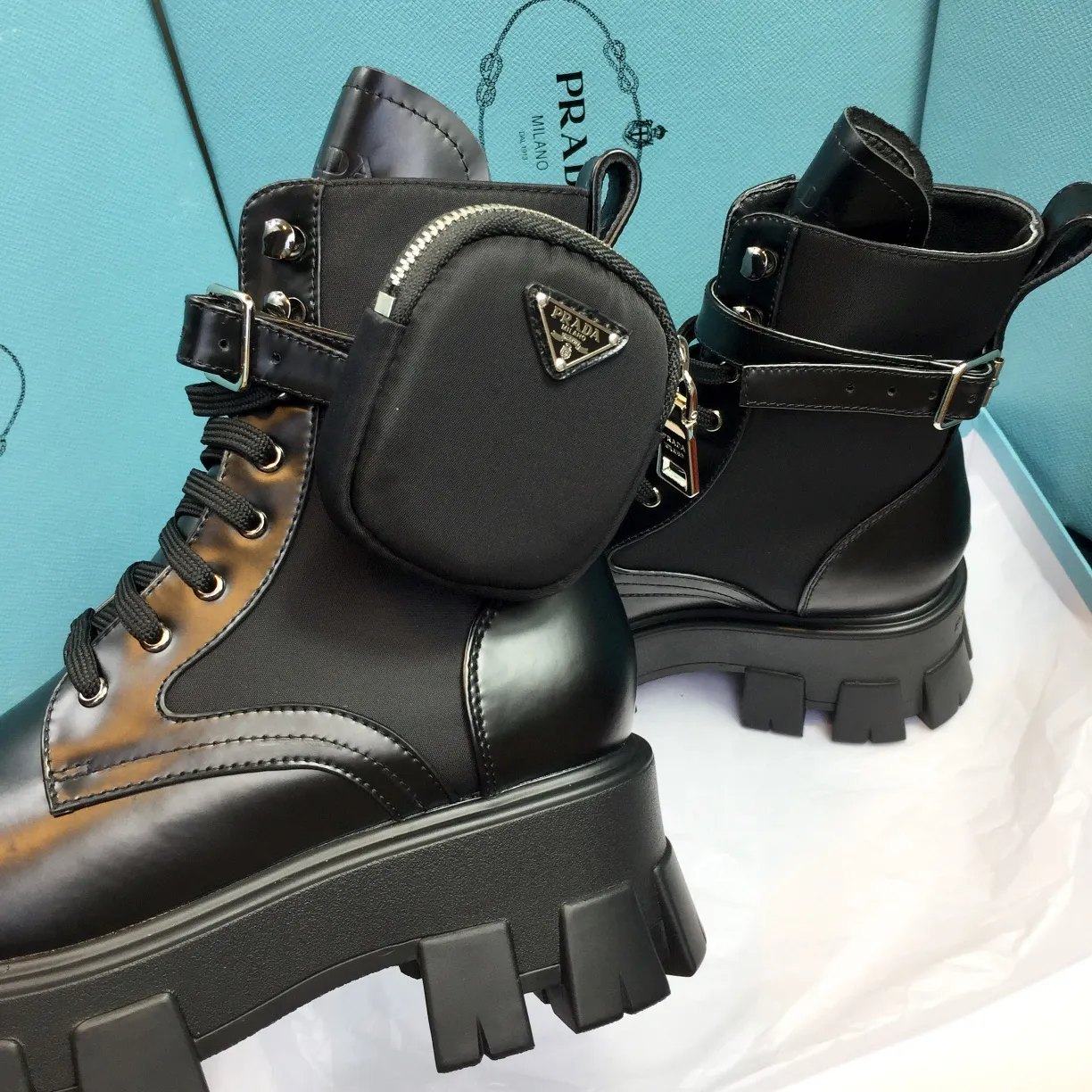 Factory direct sales p640🐘🐘Women's shoes Women's shoes factory Men's +10 Factory direct sales pRADA Couple's model Prada's top version of platform platform thick-soled pocket triangle logo couple's boots Original 1:1 customization, many Internet celebrities wear these shoes, cowhide color matching, injection molding triangle letters Luogo process, very popular this year, can be worn for leisure and sports... ❶Fabric: Customized open edge beads➕Injection molded triangle mark ❷Inner lining: Customized cowhide ❸Feet: Customized cowhide ❹Outsole: Original molded foam combination outsole ❺Sole thickness: 6cm ❻Size: Female 35-46